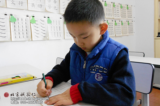 优优今年六岁了，马上就要上学成为一名小学生了！ 